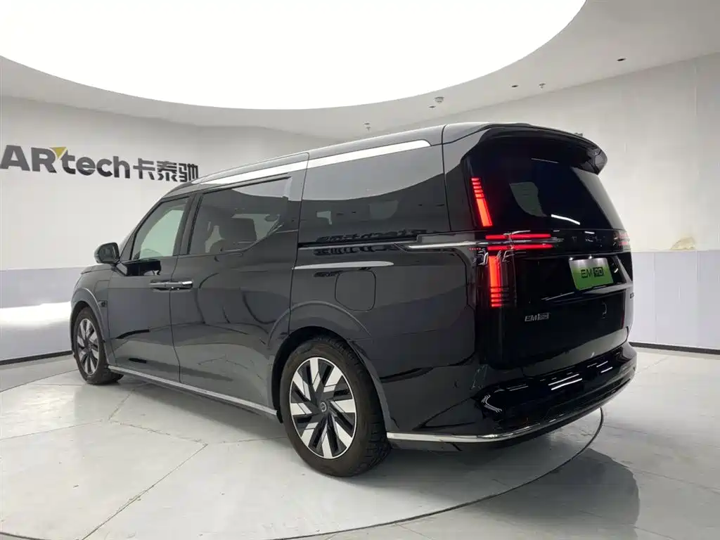 Volvo EM90 2025 Ultra мест