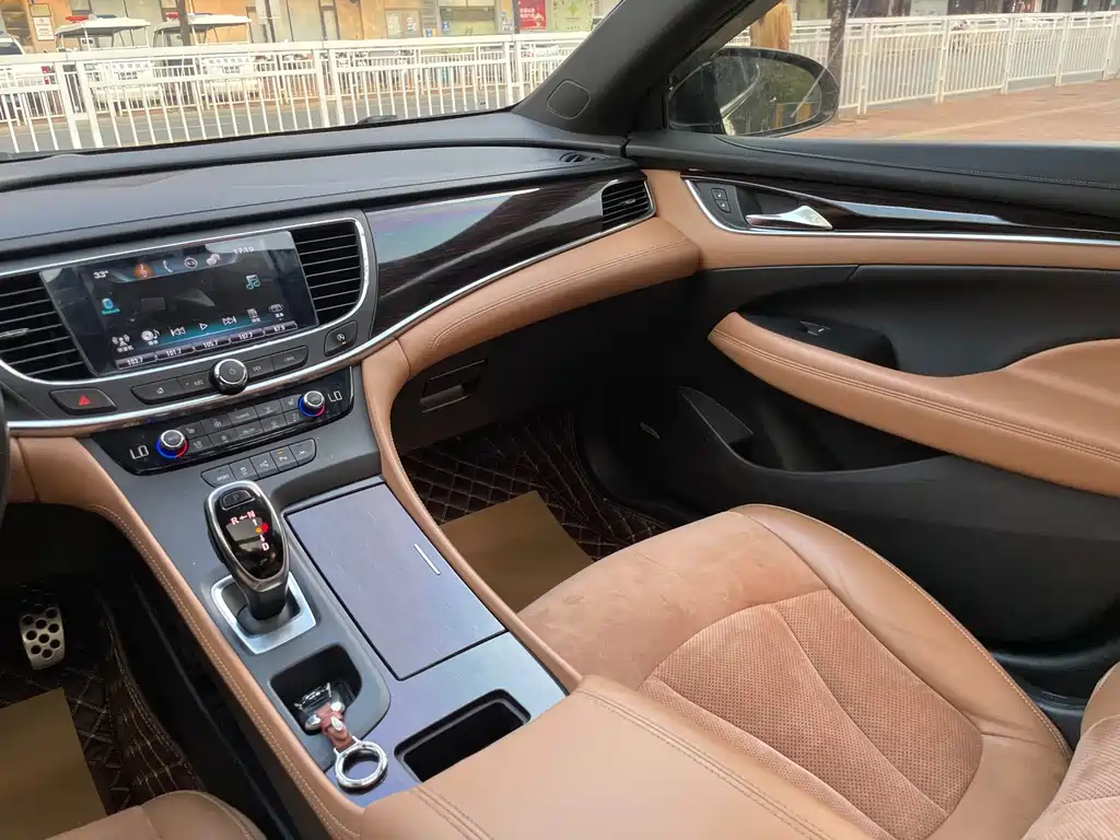 Buick LaCrosse — миниатюра 18