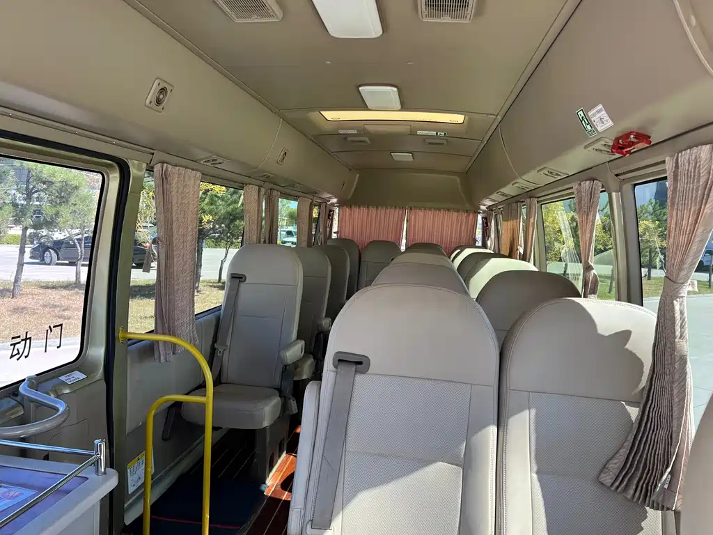 Toyota Coaster — миниатюра 16