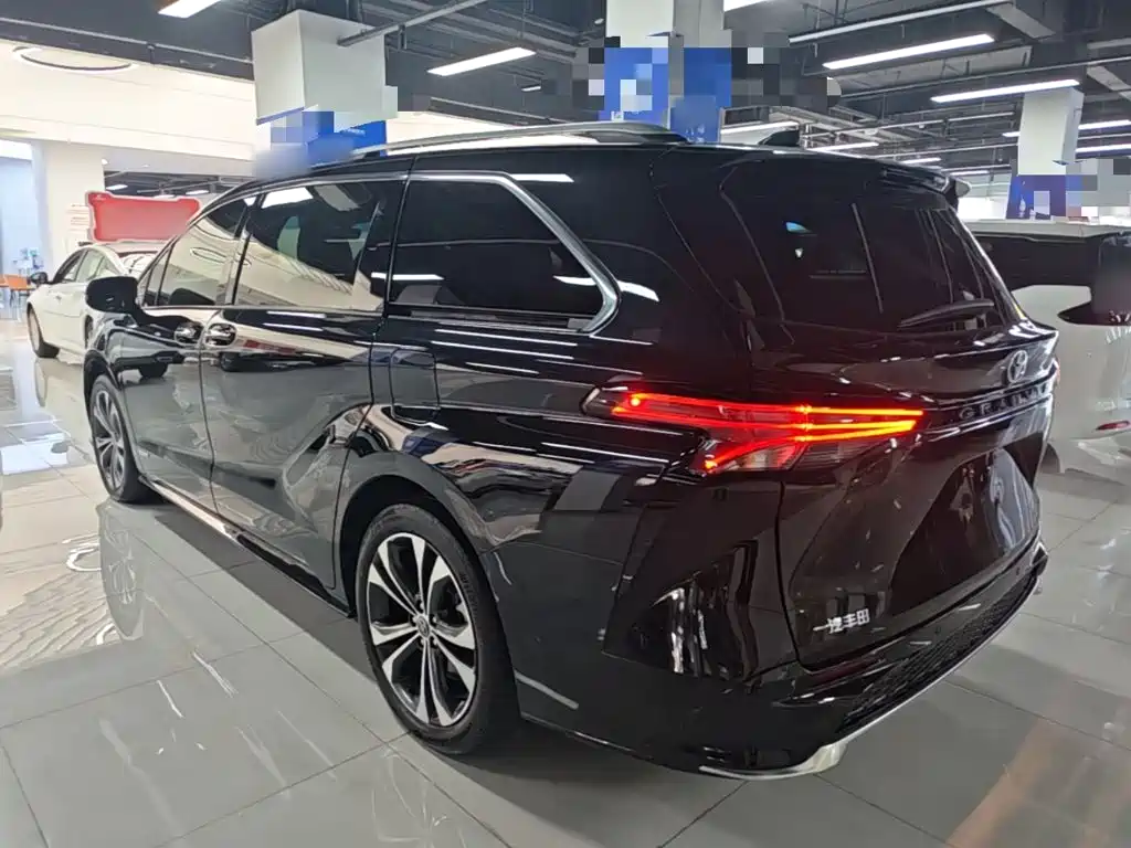 Toyota Granvia — миниатюра 5