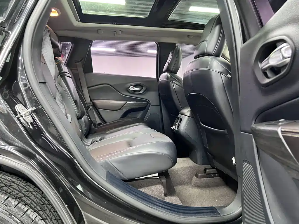 Jeep Cherokee — миниатюра 10