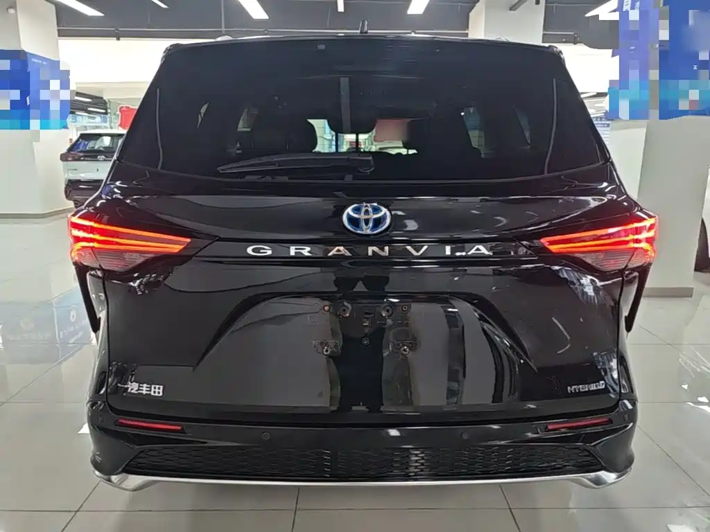 Toyota Granvia — миниатюра 6