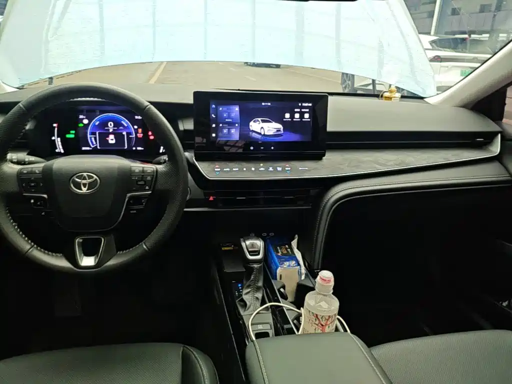 Toyota Camry — миниатюра 13
