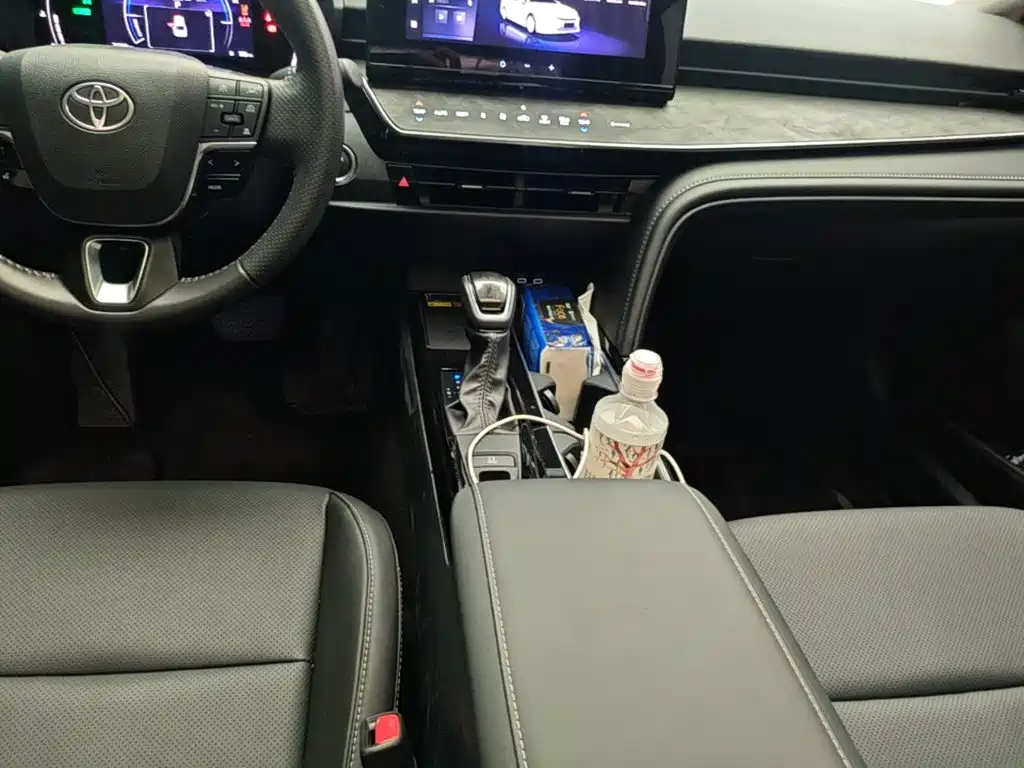 Toyota Camry — миниатюра 14