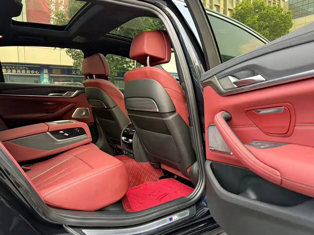 BMW 5 Series — миниатюра 9
