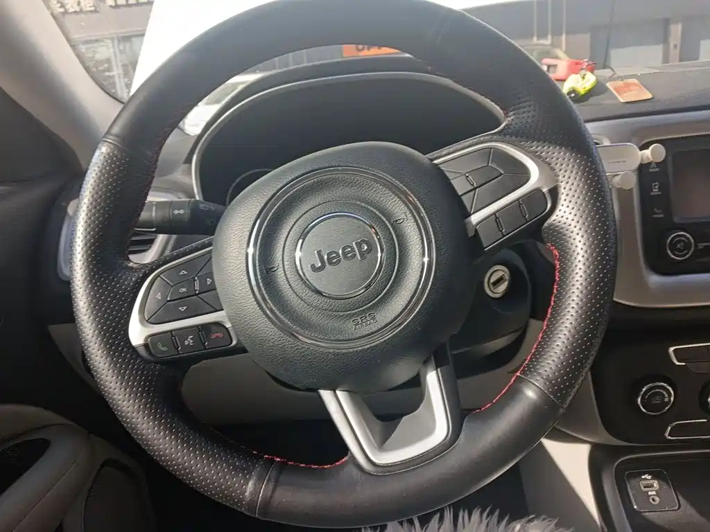 Jeep Compass — миниатюра 6