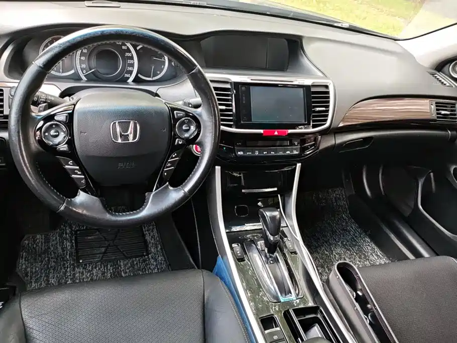 Honda Accord — миниатюра 12