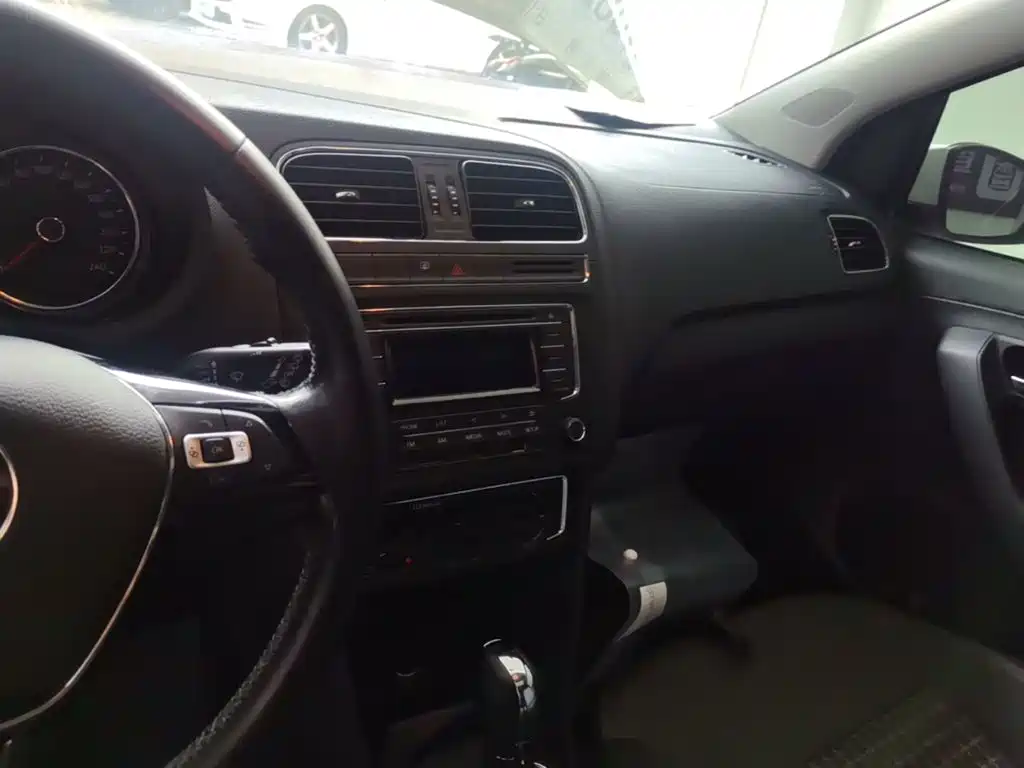 Volkswagen Polo — миниатюра 13