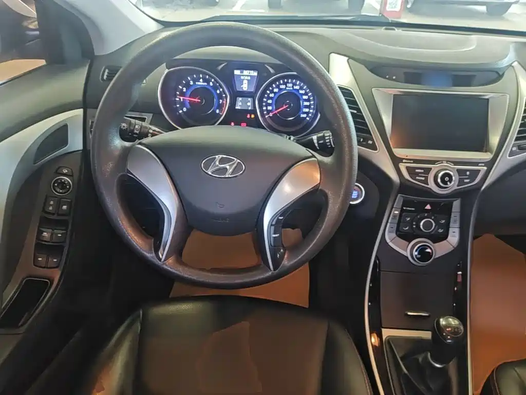 Hyundai Elantra Langdong — миниатюра 11