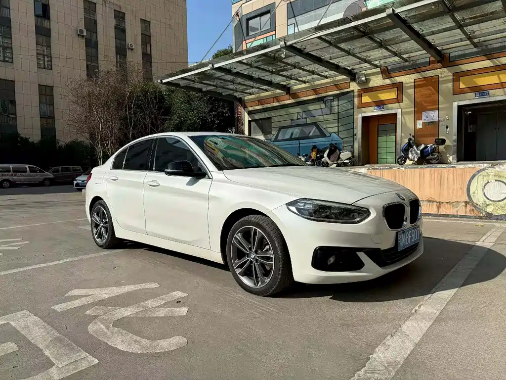BMW 1 SERIES