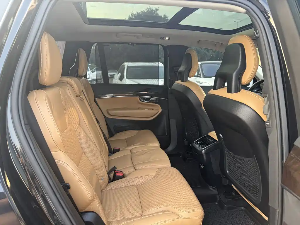 Volvo XC90 2015 T6 7 мест