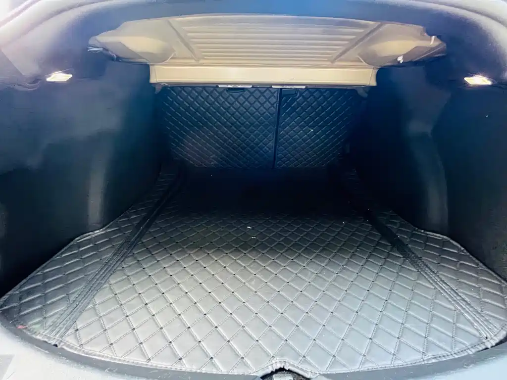 Tesla Model 3 — миниатюра 18