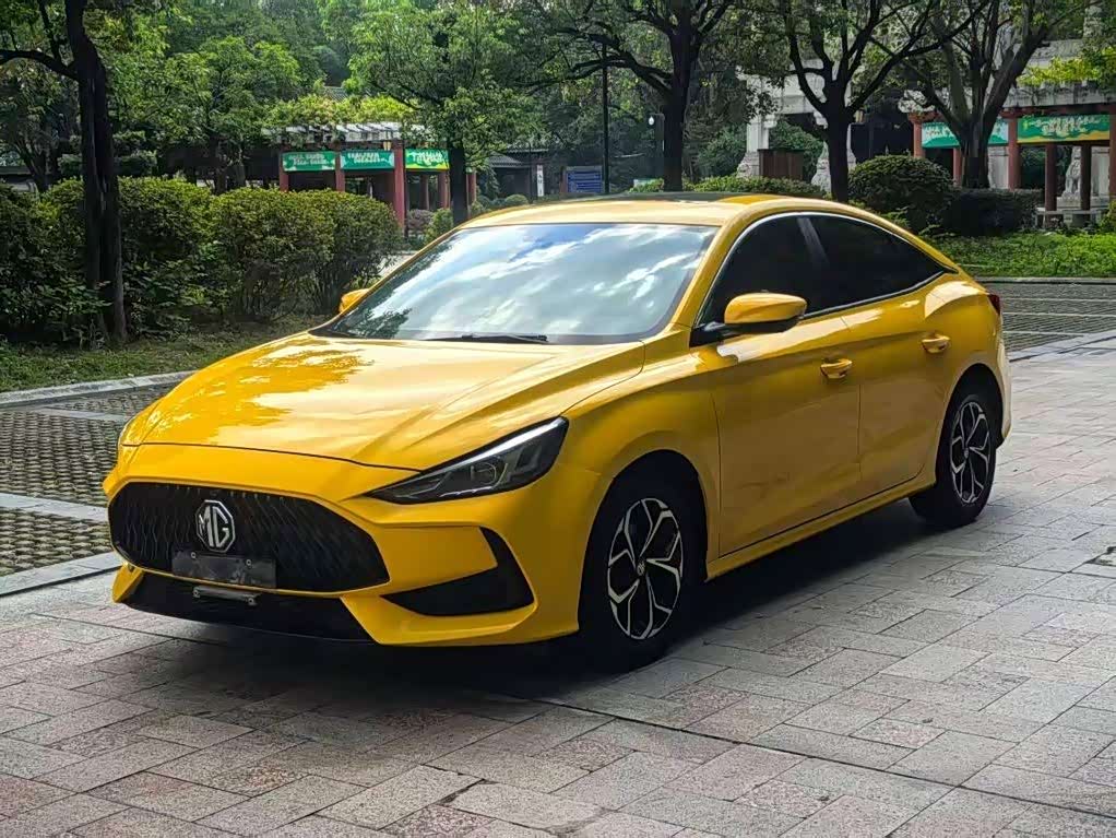 MG MG5 1.5 л 2021 г. желто-оранжевый, пробег 30000 км