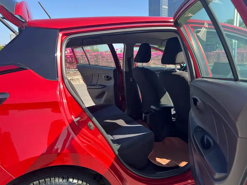 Toyota Yaris L — миниатюра 14