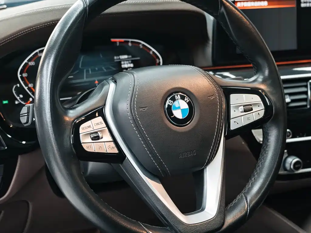 BMW 5 Series — миниатюра 16