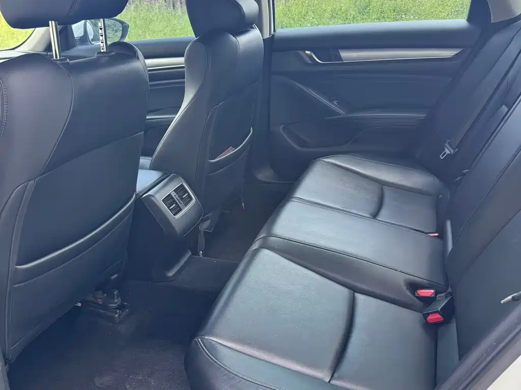 Honda Accord — миниатюра 13