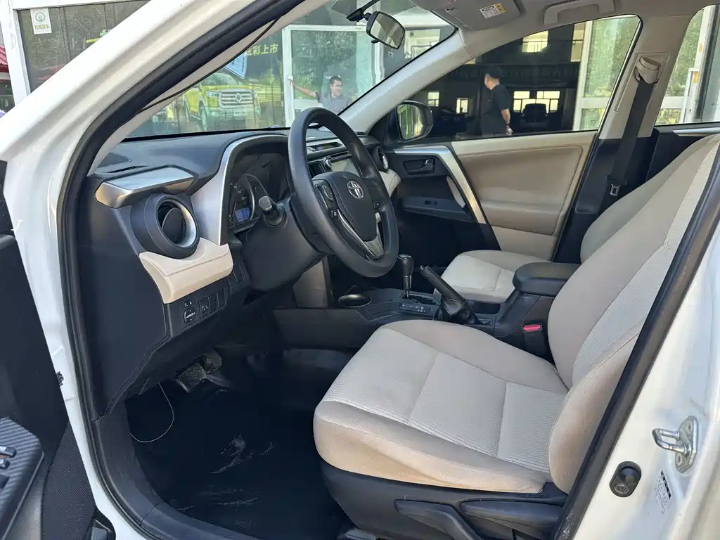 Toyota RAV4 — миниатюра 5