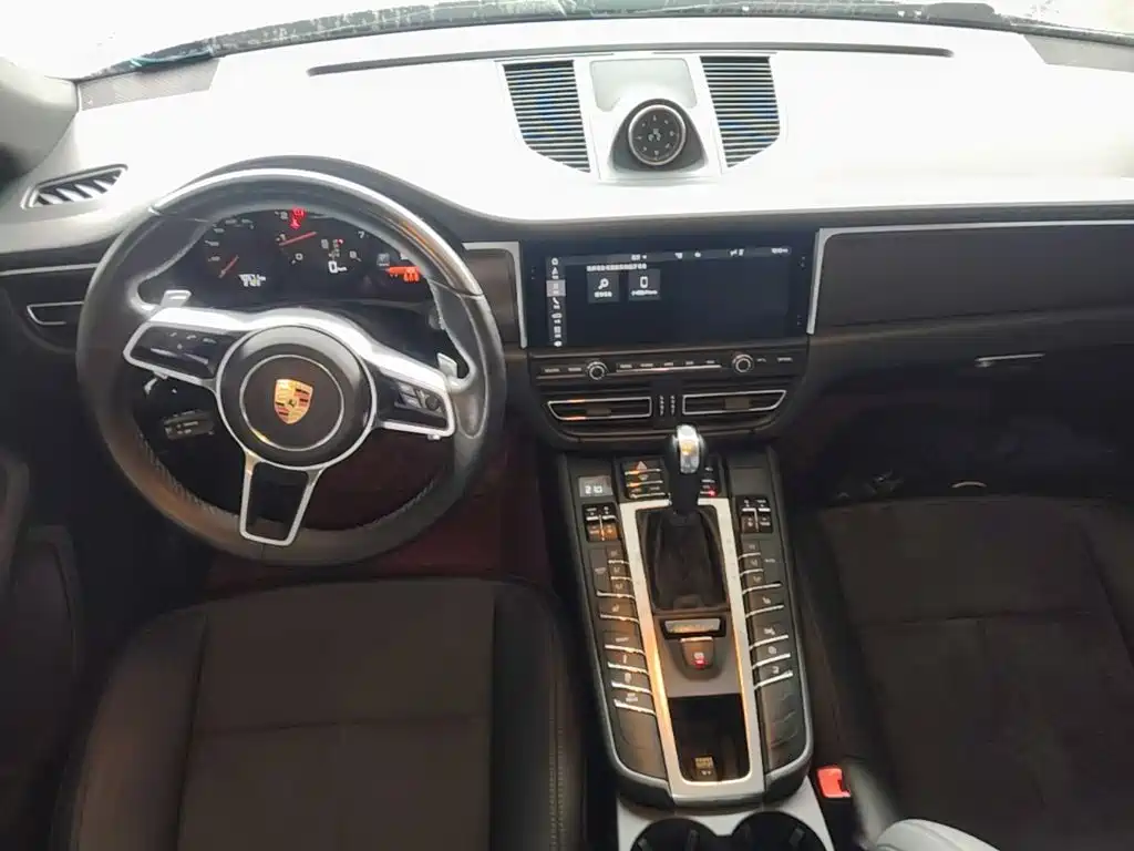 Porsche Macan — миниатюра 10