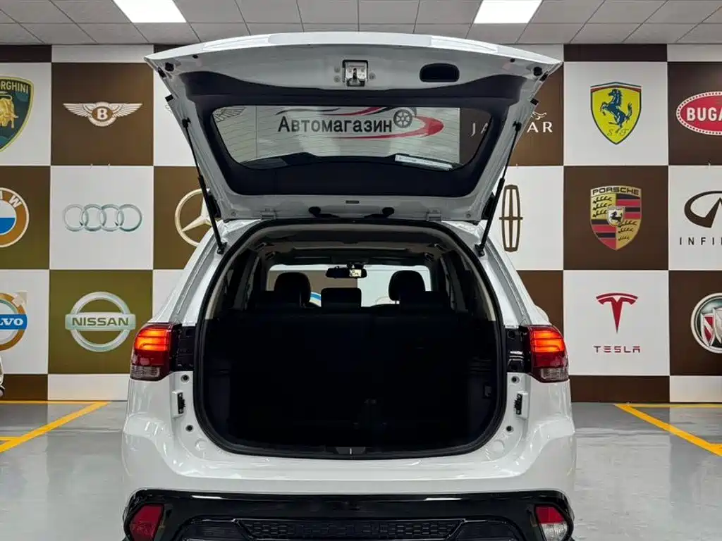 Mitsubishi Outlander — миниатюра 18