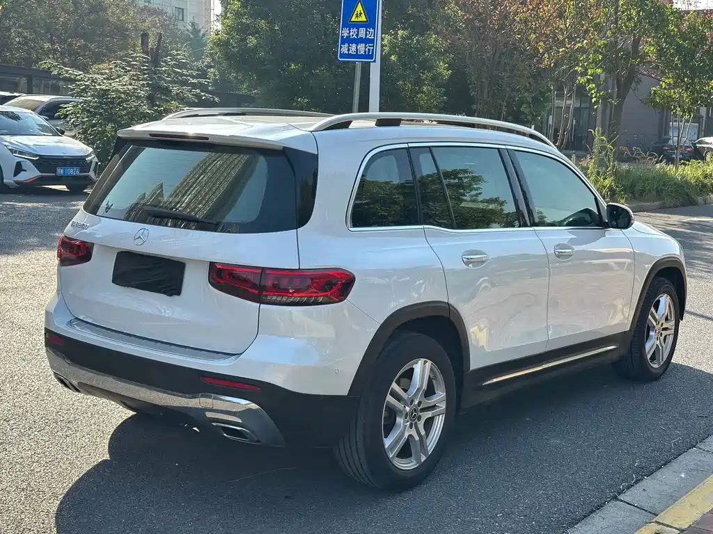 Mercedes-Benz GLB — миниатюра 11