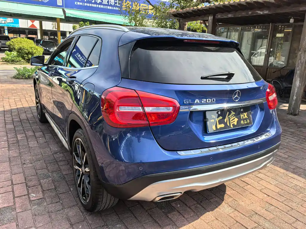 MERCEDES-BENZ GLA