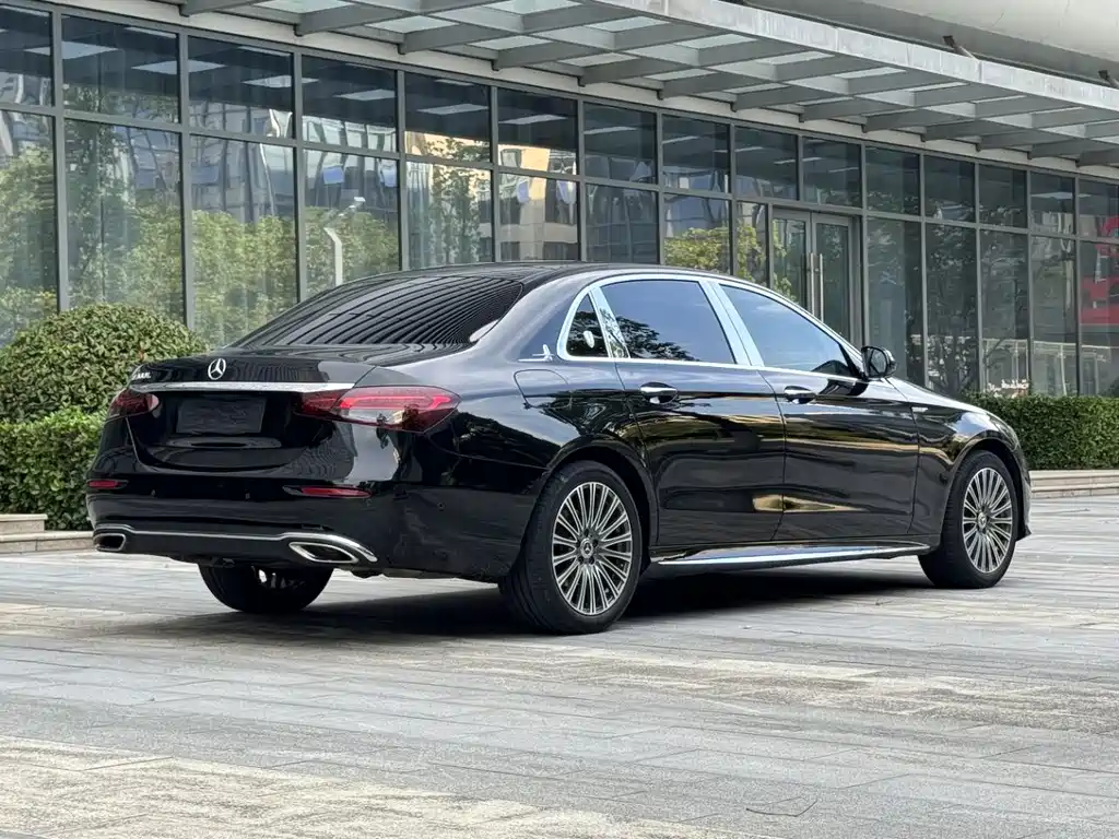 Mercedes-Benz E-Class — миниатюра 15