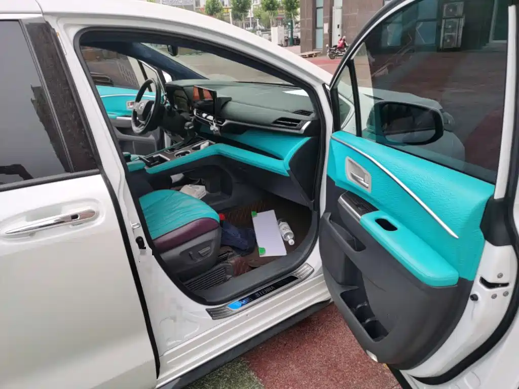 Toyota Sienna — миниатюра 19