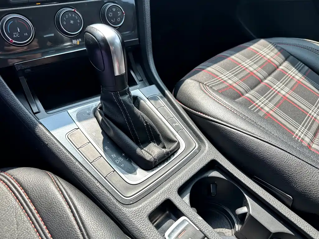 Volkswagen Golf — миниатюра 14