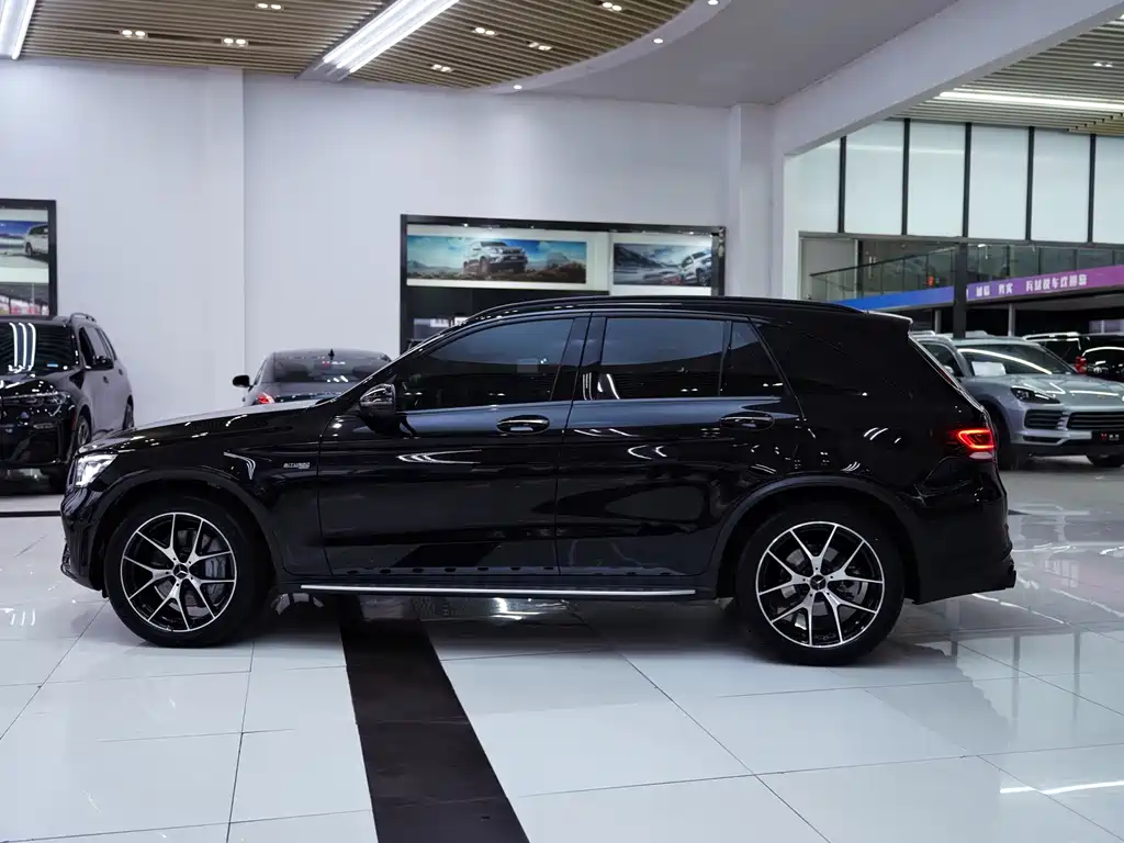 MERCEDES-BENZ GLC AMG