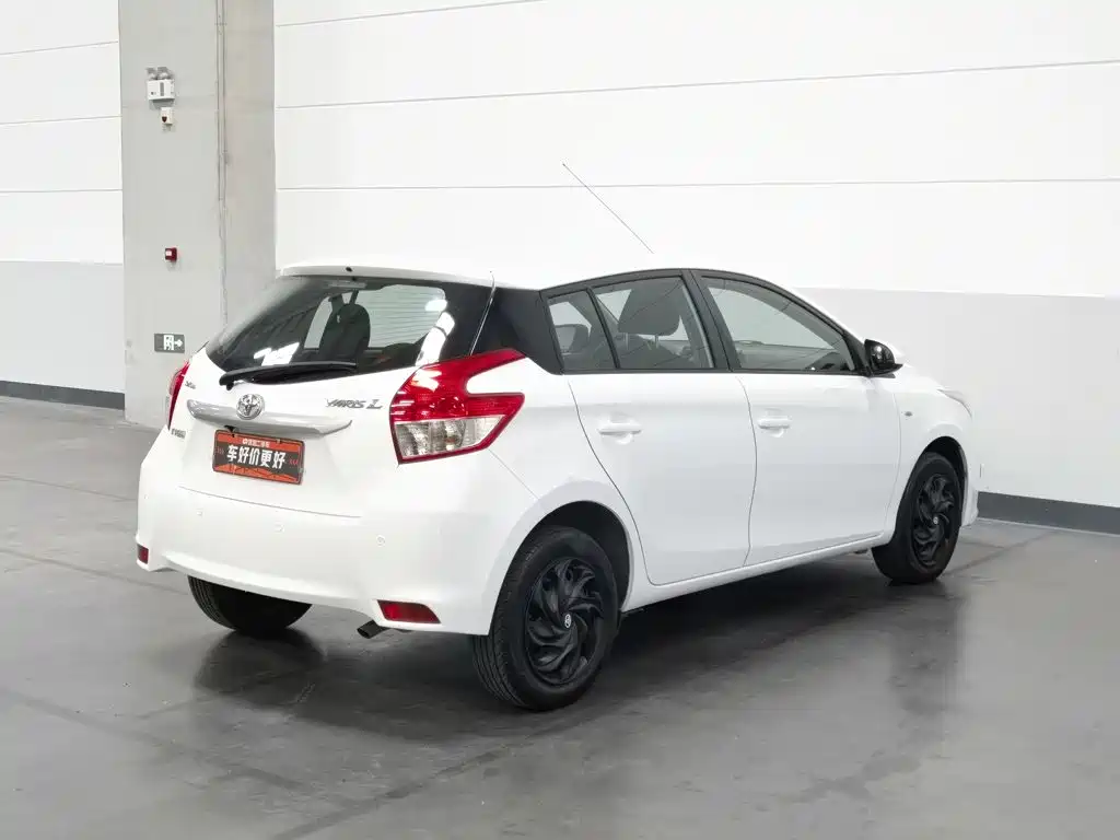 Toyota Yaris L — миниатюра 2