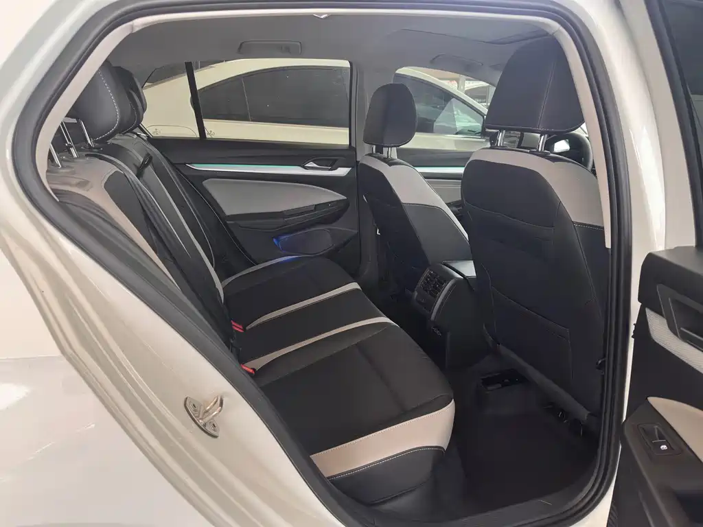 Volkswagen Golf — миниатюра 13
