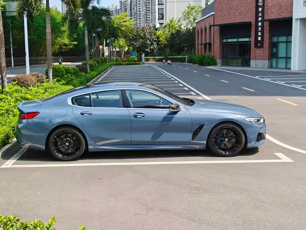 BMW 8 Series — миниатюра 4