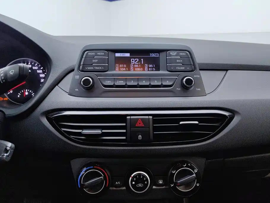 Hyundai Elantra — миниатюра 13