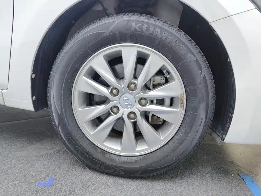 Hyundai Elantra — миниатюра 6