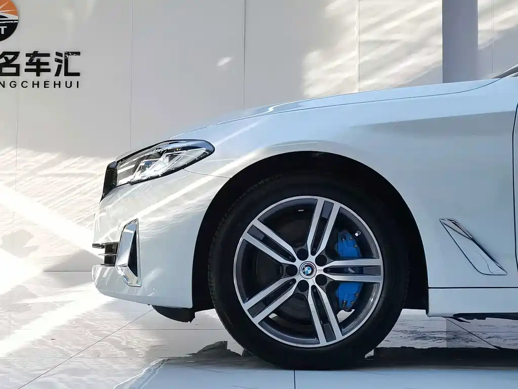 BMW 5 Series — миниатюра 9