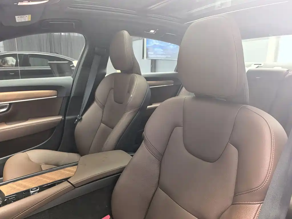 Volvo S90 — миниатюра 6