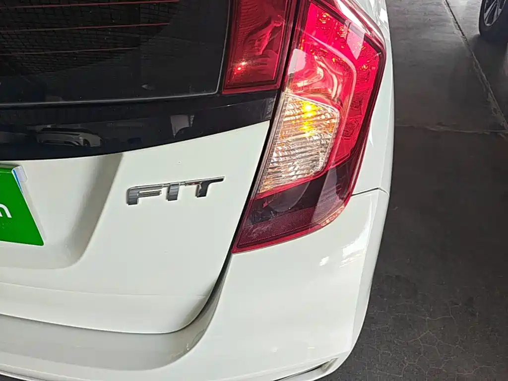 Honda Fit — миниатюра 8