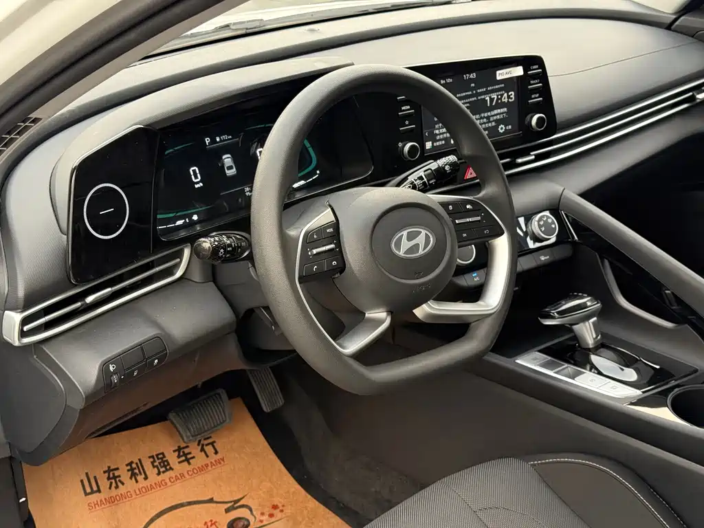 Hyundai Elantra — миниатюра 6