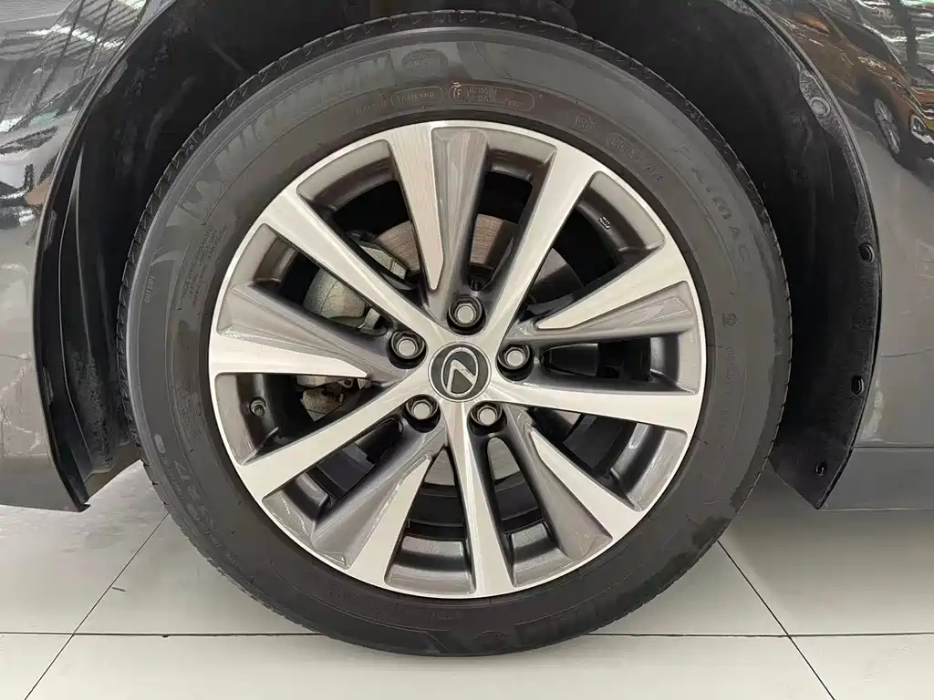 Lexus ES — миниатюра 11