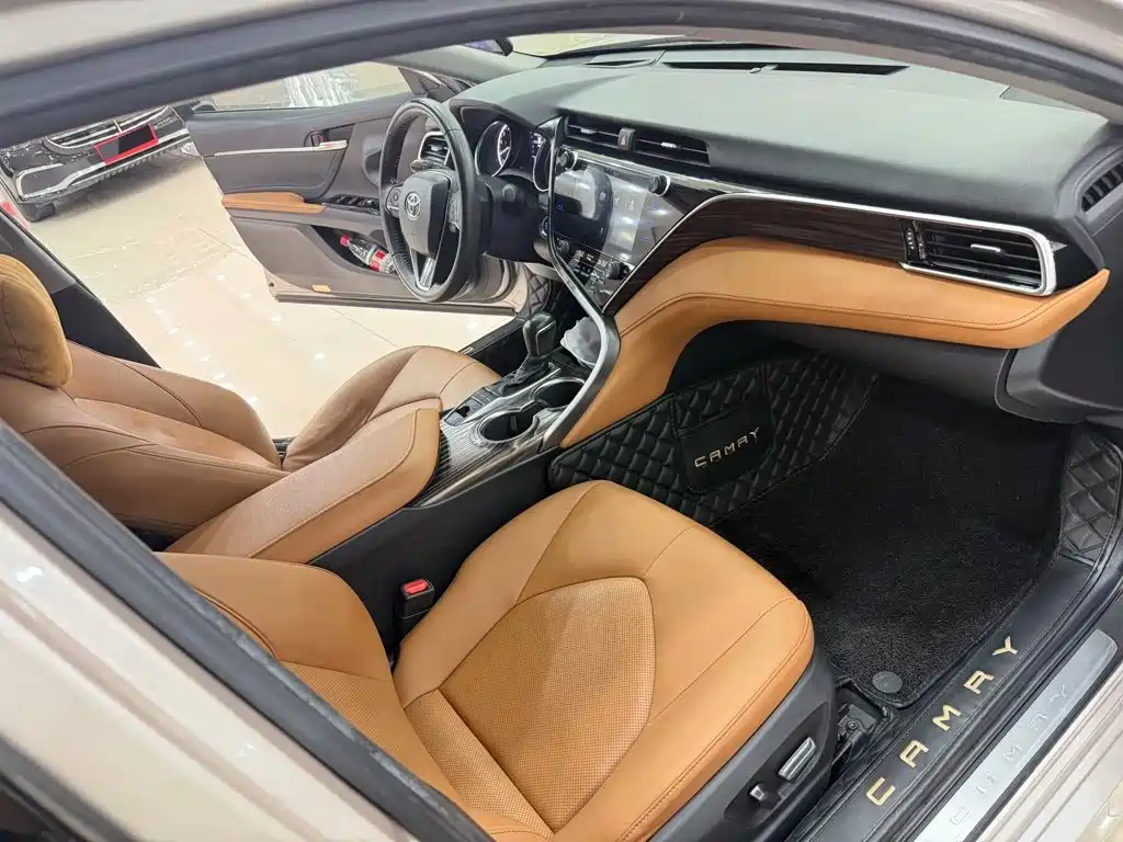 Toyota Camry — миниатюра 10