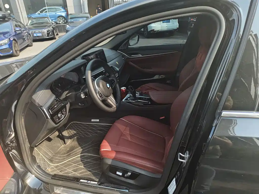 BMW 5 Series — миниатюра 4