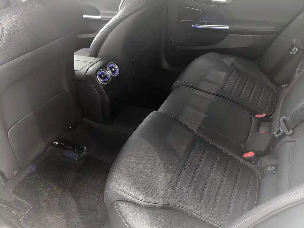 Mercedes-Benz C-Class — миниатюра 10