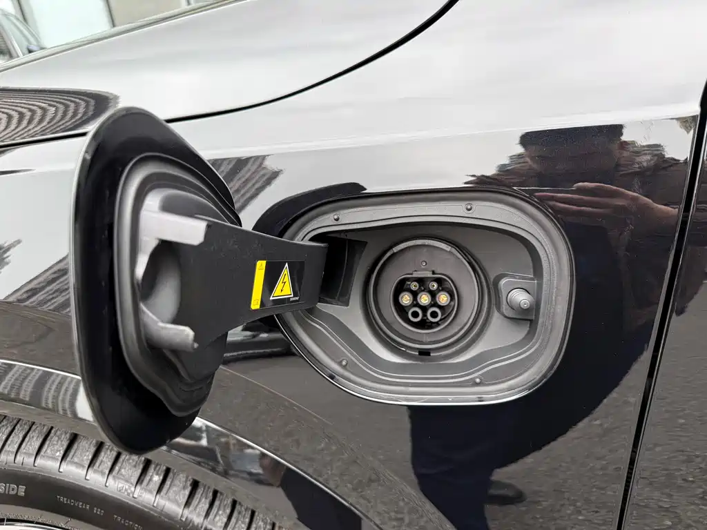 VOLVO XC90 PLUG IN HYBRID