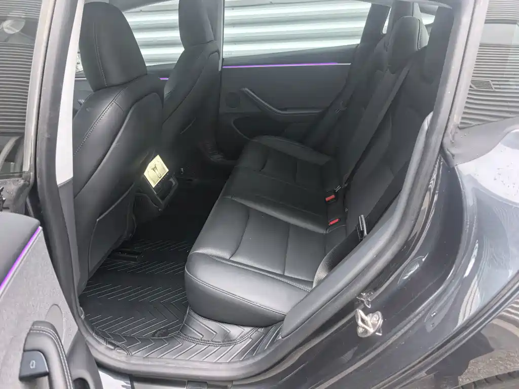Tesla Model 3 — миниатюра 12