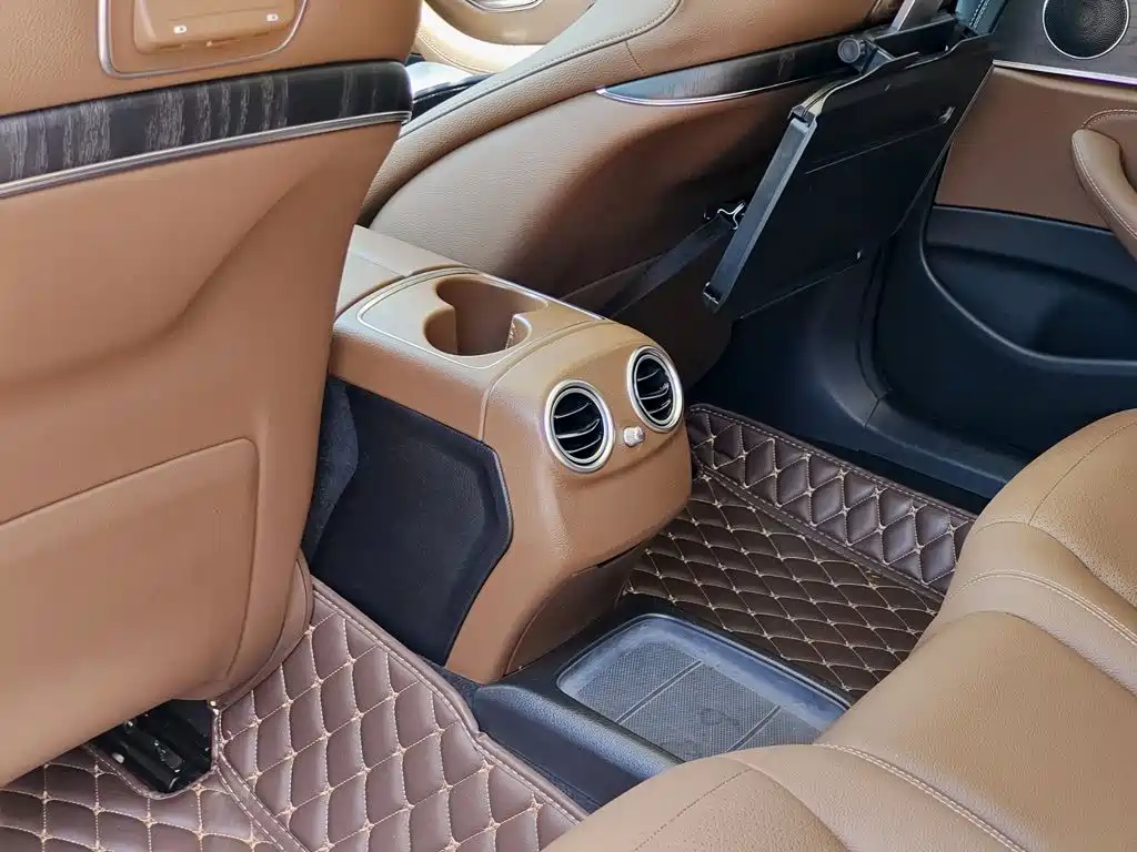 Mercedes-Benz E-Class — миниатюра 9