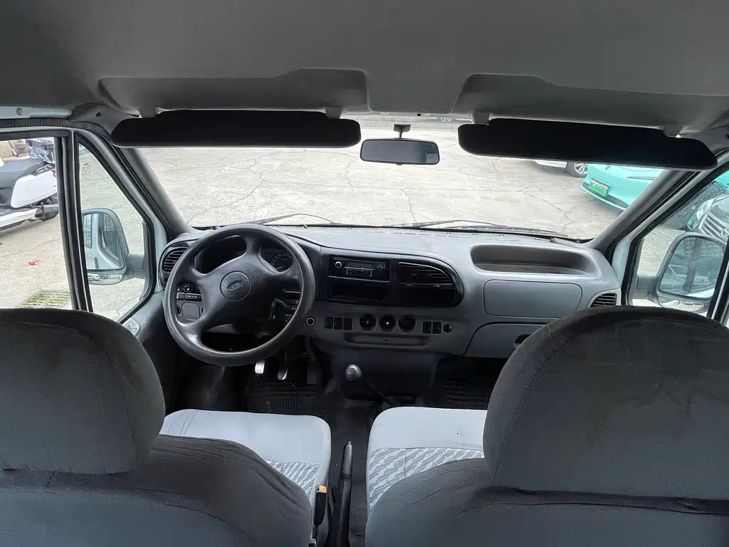 Ford Transit Classic — миниатюра 13