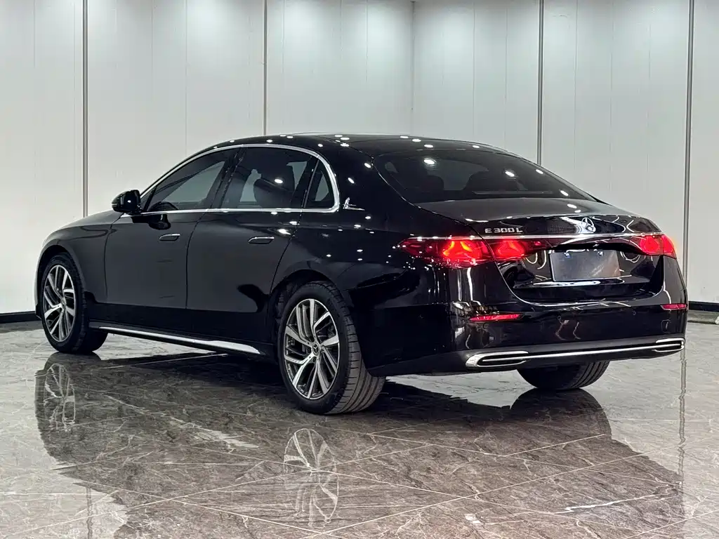 Mercedes-Benz E-Class — миниатюра 4