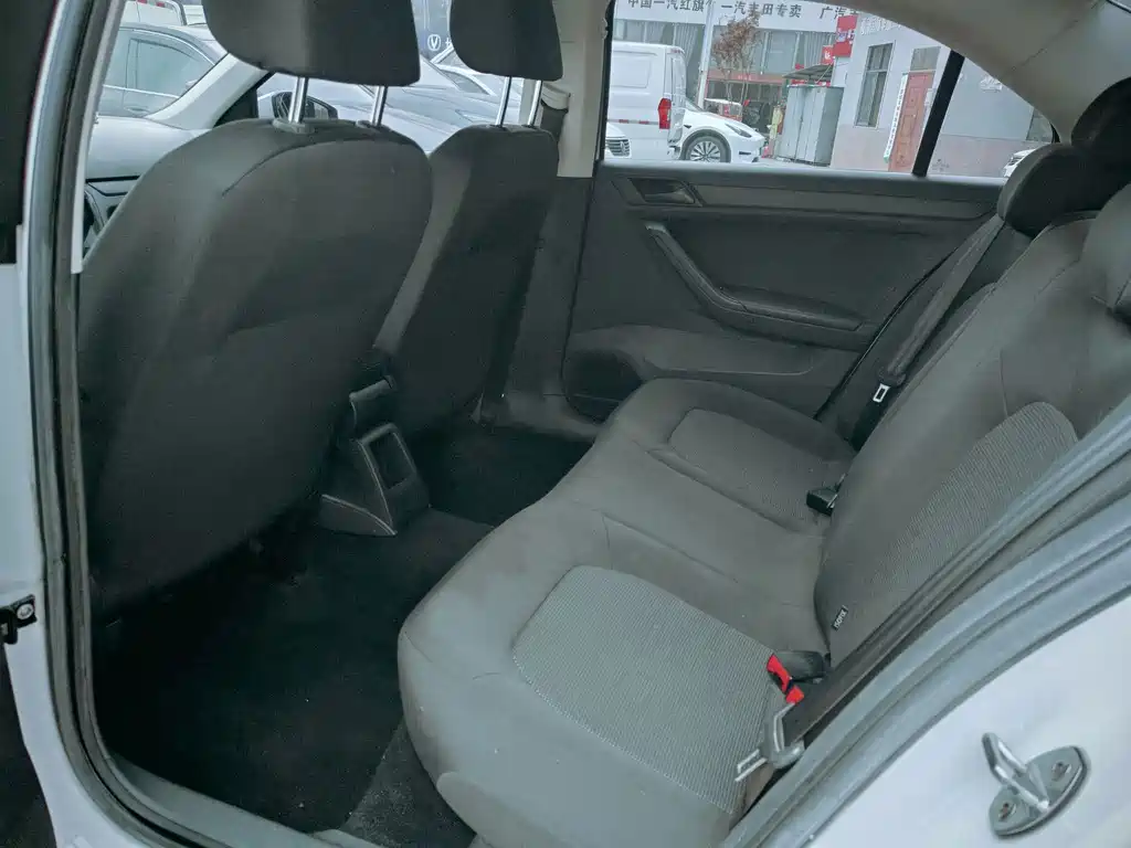 Volkswagen Jetta — миниатюра 5