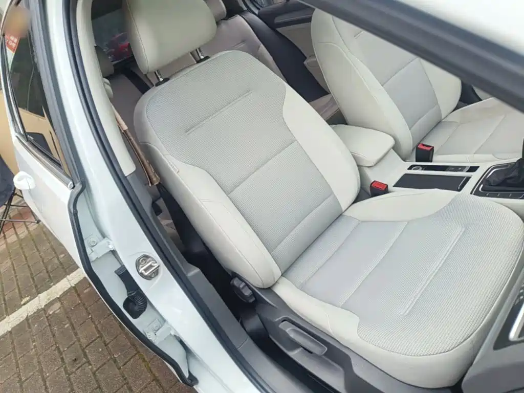 Volkswagen Golf — миниатюра 25