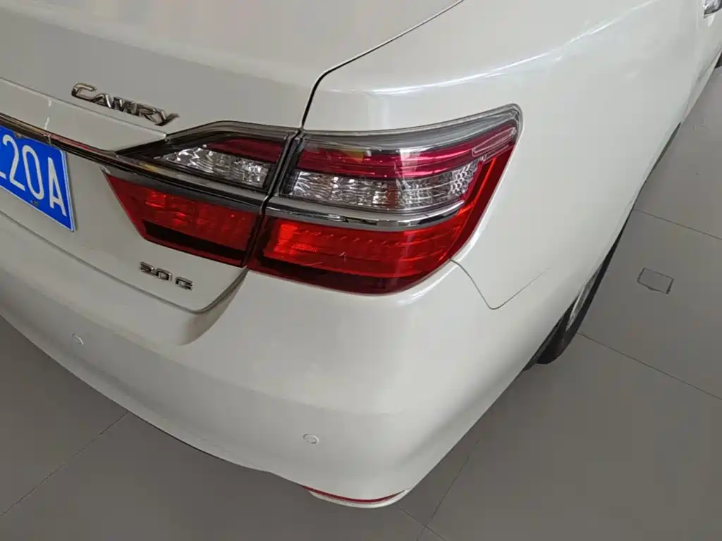 Toyota Camry — миниатюра 8